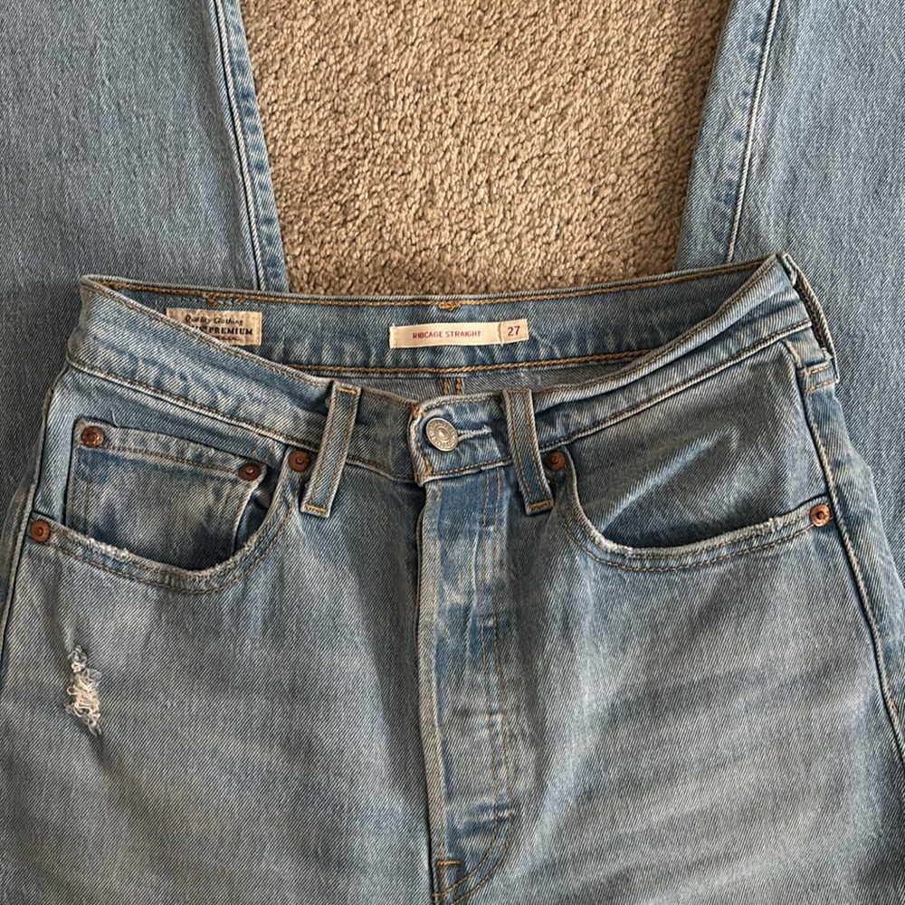 Levi Ribcage Straight Jeans, Ripped Knee - Picture 2 of 3